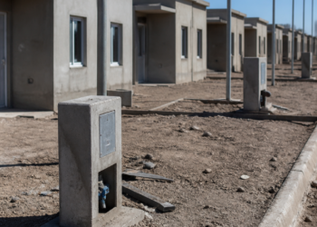 La AGN critica la gestión de programas de vivienda durante los gobiernos de Macri y Fernández, con un gasto de $276 mil millones sin planificación