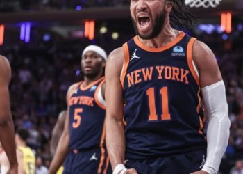 Los Knicks de Brunson logran una victoria en San Antonio al inicio de las Finales