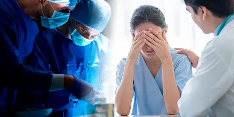 Mujer demanda a laboratorio tras recibir diagnóstico erróneo de enfermedad grave