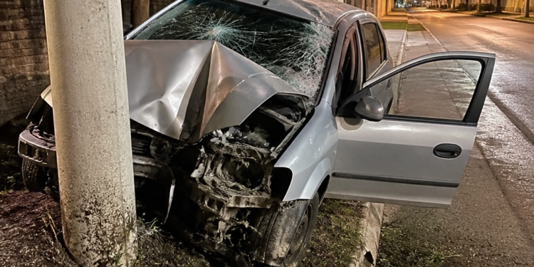 Accidente grave en Córdoba: un auto se despistó y una mujer resultó herida