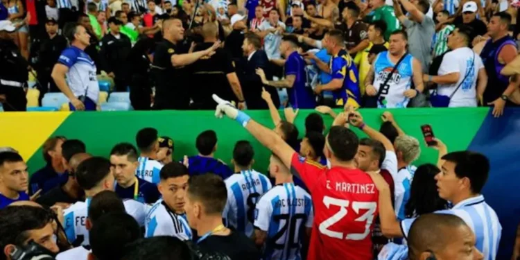 El Gobierno impone restricciones a 14 argentinos por incidentes durante el Mundial