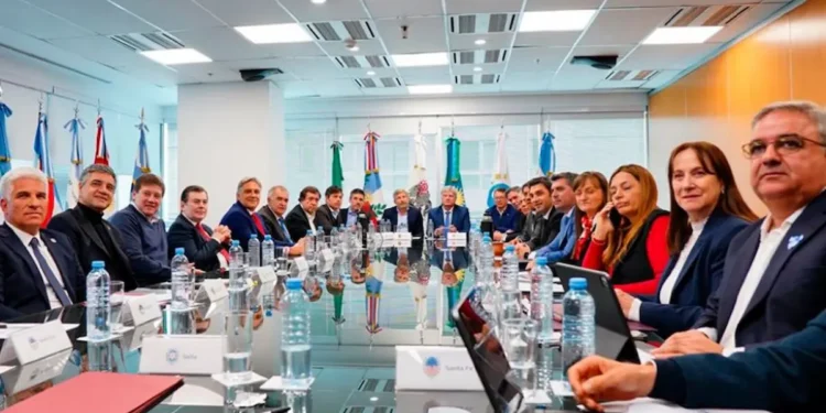 Gobernadores provinciales evalúan refinanciar adelantos de coparticipación