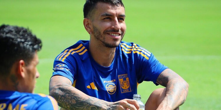 Ángel Correa se aleja de River tras cambios en la transferencia de Tigres