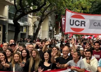 La UCR se reorganiza y propone una gran PASO “de centro” para enfrentar a LLA y al kirchnerismo
