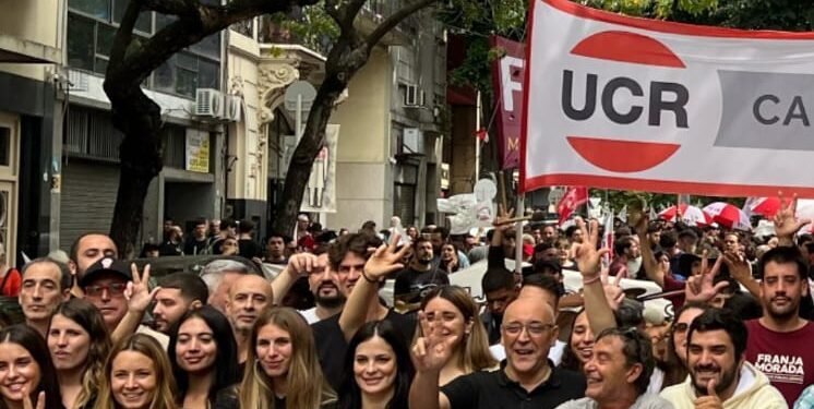 La UCR se reorganiza y propone una gran PASO “de centro” para enfrentar a LLA y al kirchnerismo