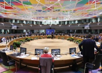 La Unión Europea implementa nuevas sanciones a Rusia sobre petróleo y finanzas