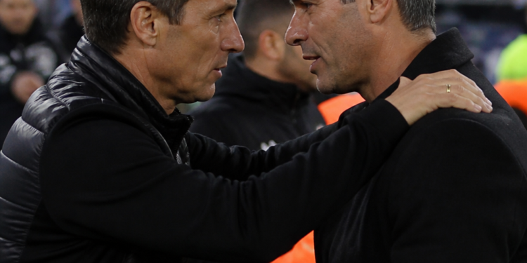 Conflicto entre Guillermo Barros Schelotto y Vaccari opaca el empate entre Vélez y Defensa