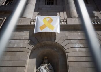 El significado del lazo amarillo en las puertas: un símbolo de nuevos comienzos
