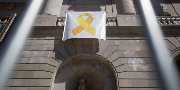 El significado del lazo amarillo en las puertas: un símbolo de nuevos comienzos