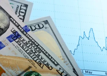 El dólar se ajusta a la baja mientras se monitorean las intervenciones del gobierno