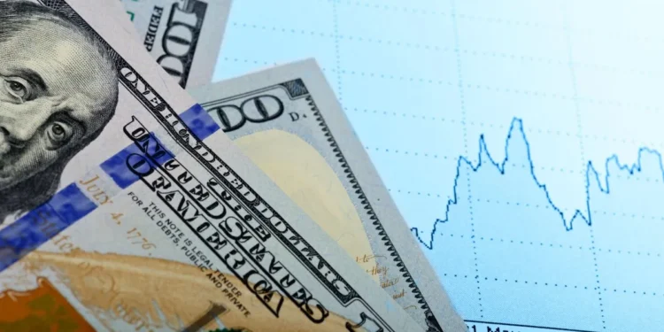 El dólar se ajusta a la baja mientras se monitorean las intervenciones del gobierno