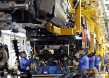 La producción automotriz se redujo un 16% en julio y acumula una caída del 18% en el año