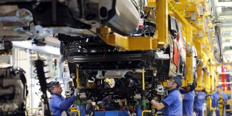 La producción automotriz se redujo un 16% en julio y acumula una caída del 18% en el año
