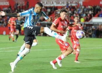 Argentinos Juniors se impone 2-1 a Racing y lidera en solitario la Zona B del Torneo Clausura