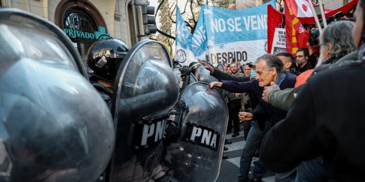 El Gobierno opta por la represión y acusaciones frente a la protesta