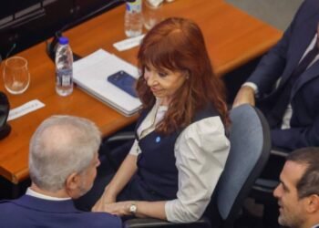 Causa Vialidad: el Tribunal ordena embargar propiedades de Cristina Kirchner en el contexto de su arresto domiciliario