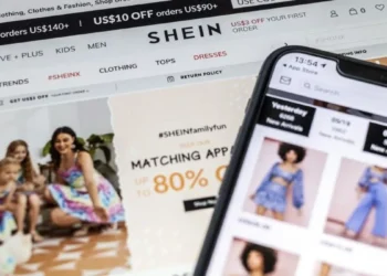 Shein, líder en la moda rápida, enfrenta desafíos significativos