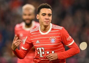 Jamal Musiala se pronuncia por primera vez tras desmayarse en dos partidos consecutivos y detalla su estado de salud: “Se debe a una disfunción neurológica”