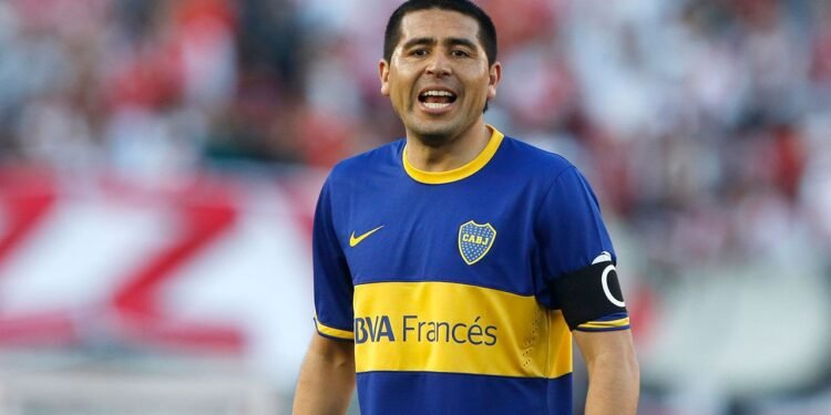 Movimientos en el mercado de pases de Boca: dos salidas mientras Riquelme busca un delantero