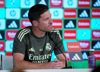Xabi Alonso reflexionó sobre el futuro de Enzo Fernández y elogió a Valentín Barco tras su debut en Chelsea