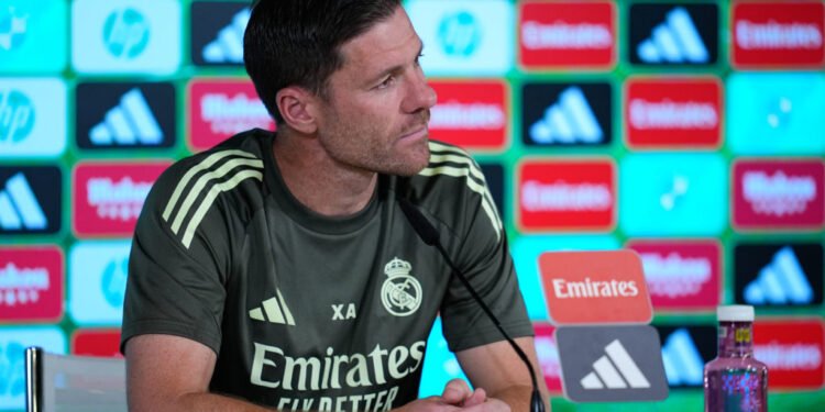 Xabi Alonso reflexionó sobre el futuro de Enzo Fernández y elogió a Valentín Barco tras su debut en Chelsea