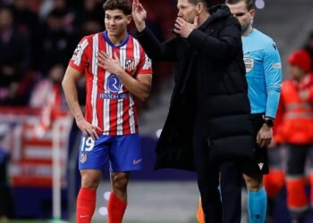 Atlético de Madrid se impone en Sevilla, mientras la atención se centra en Julián Álvarez