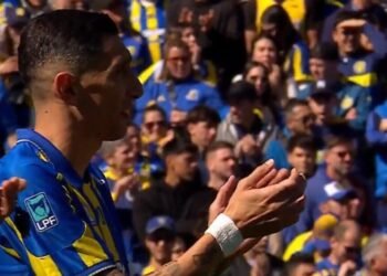 El tributo a Lionel Messi en el clásico rosarino: ovaciones para el ídolo y para Fideo Di María