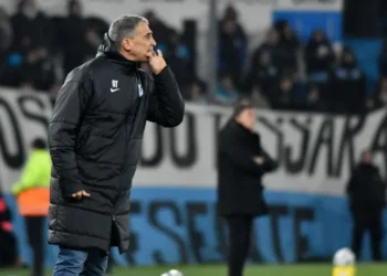 Vojvoda enfrenta desafíos tras la tormenta en Racing