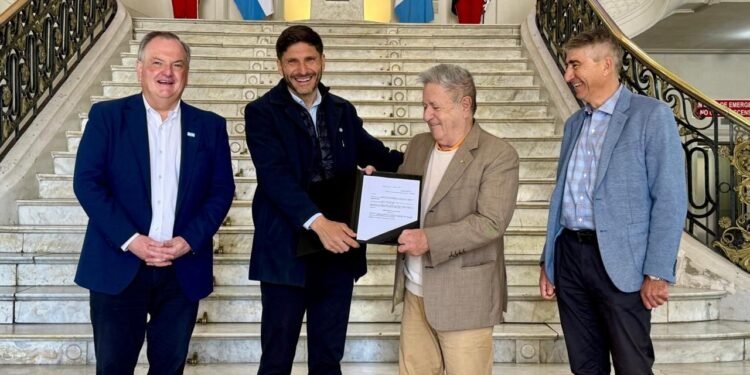 Duhalde visitó Santa Fe y alertó sobre presunta compra de votos en el Congreso