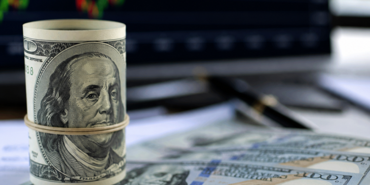 El dólar se eleva por tercer día consecutivo, pero permanece un 25% debajo del límite de la banda cambiaria