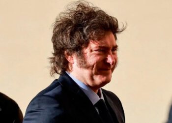 Milei establece un salario mínimo inferior a la línea de indigencia