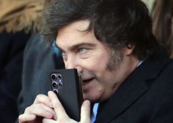 Polémico ataque de Milei a la prensa tras la persecución a un equipo de periodistas