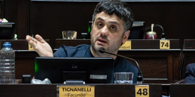 Crisis interna en el PJ bonaerense: diputados de Kicillof se abstuvieron en un proyecto de Ley de Tignanelli y Mendoza