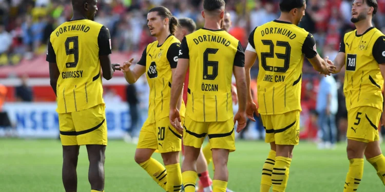 Los jugadores del Borussia Dortmund evitaron ducharse tras un partido en Azerbaiyán por riesgo de Legionella