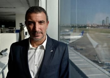 Quién es Sebastián Favre, el residente de Nordelta que disparó a carpinchos: ex piloto de Aerolíneas y una investigación por un accidente aéreo
