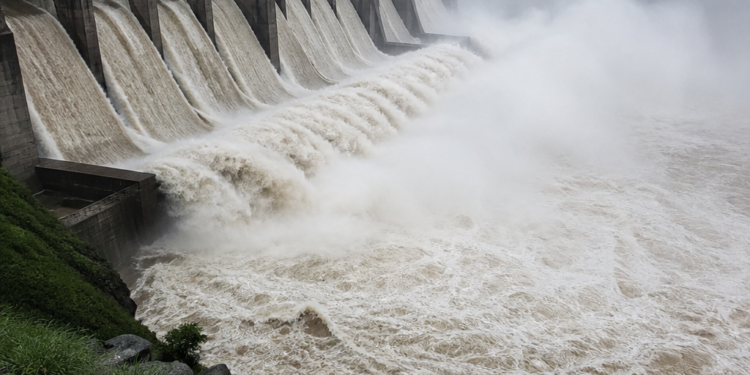 Apertura de compuertas en Itaipú y Yacyretá genera preocupación por el río Paraná