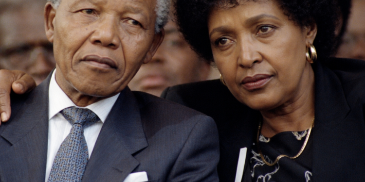 Nelson y Winnie Mandela: un amor que resistió 27 años de prisión y los desafíos posteriores