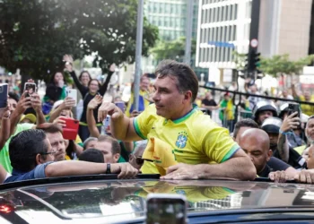 Denuncias y pedidos de explicaciones por la fuga de Bolsonaro