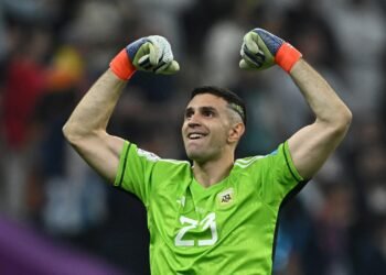 Un exsubcampeón del mundo estuvo con Emiliano Martínez tras su cirugía de mandíbula