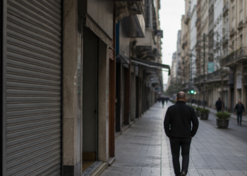 Estimaciones privadas indican un leve crecimiento económico en septiembre, pero Argentina enfrenta recesión técnica