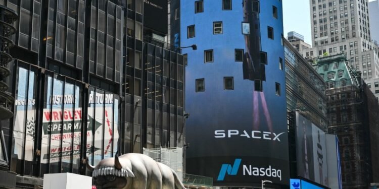 Por qué las acciones de SpaceX experimentaron un aumento del 10% y las proyecciones de los analistas