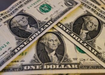 Dólar oficial y dólar tarjeta, martes 27 de octubre
